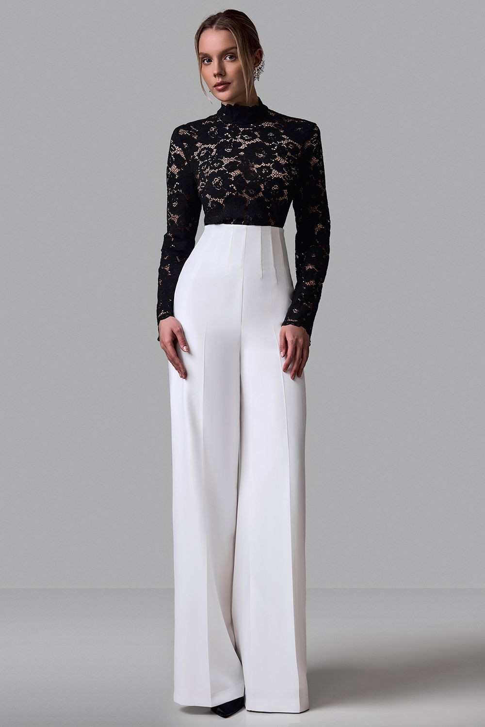 Pantalón estructurado con cinturón corsé