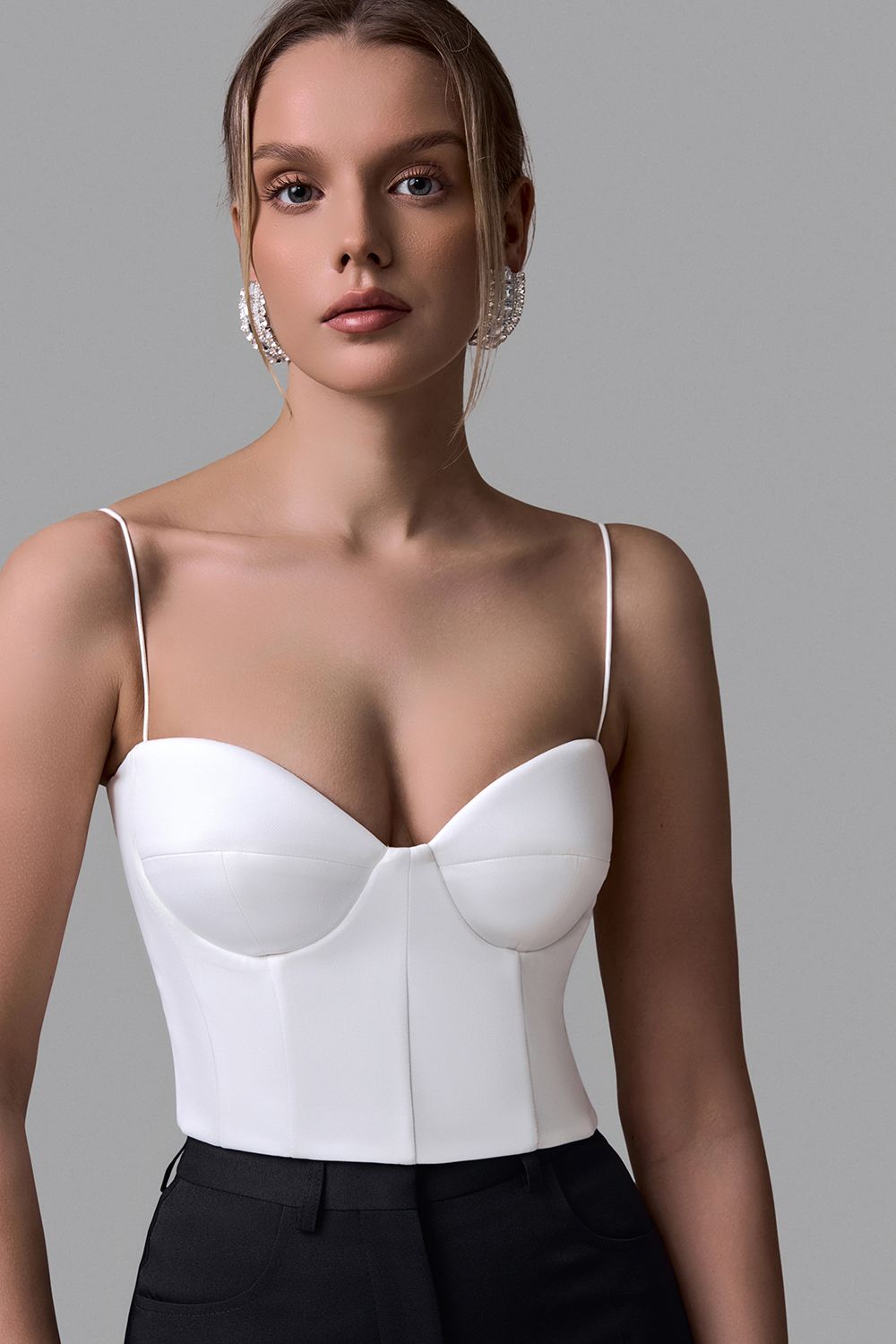 Top bustier con tirantes finos