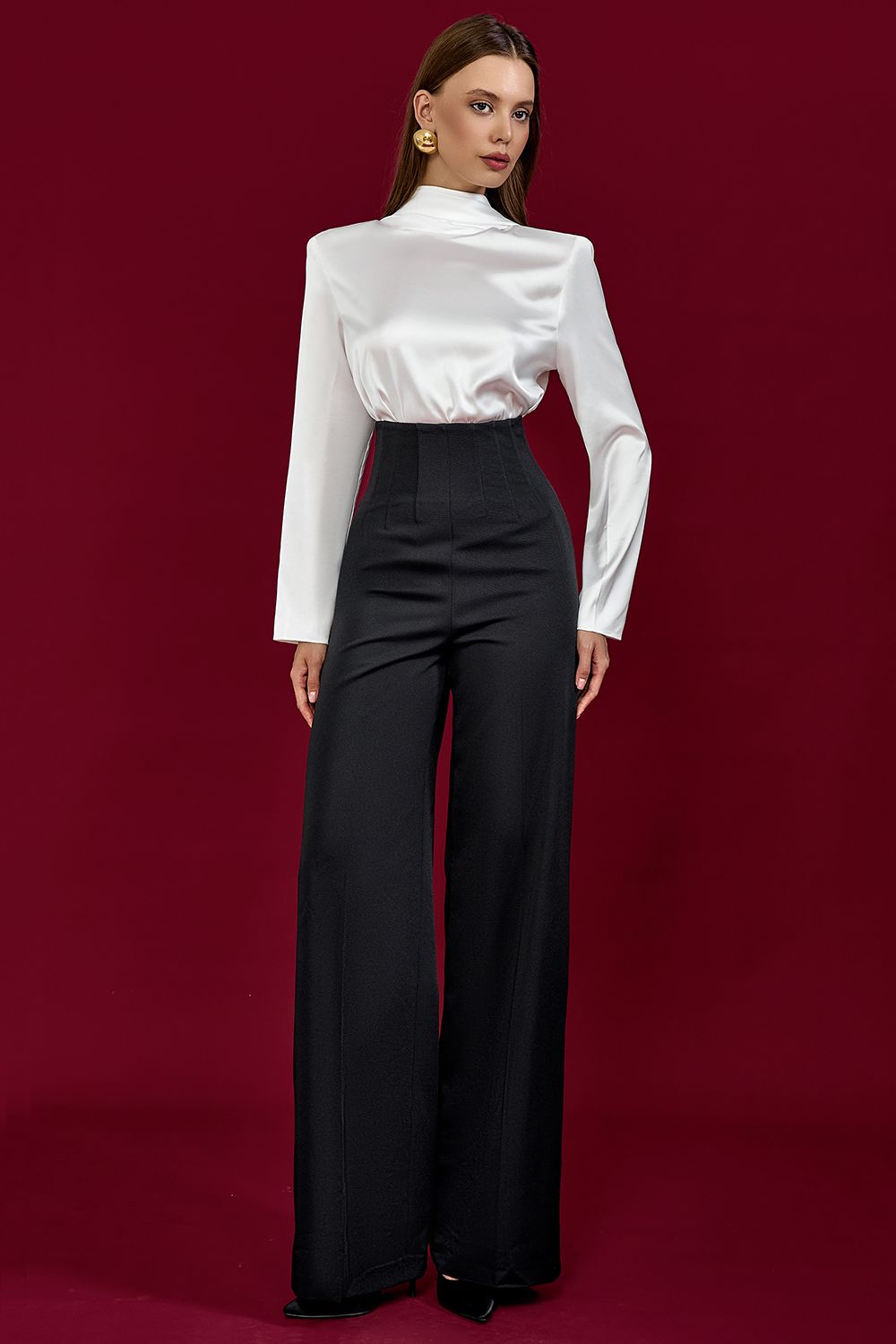 Pantalón estructurado con cinturón corsé