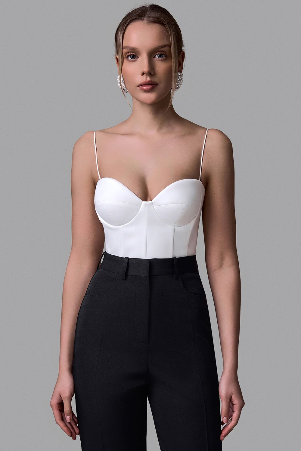 Top bustier con tirantes finos