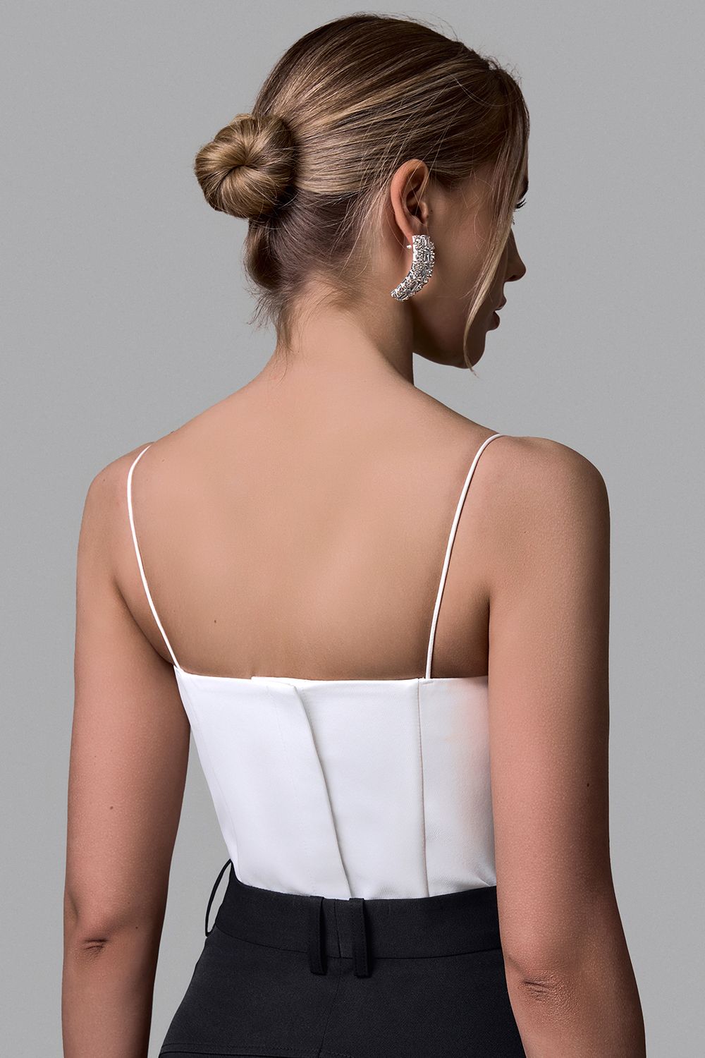 Top bustier con tirantes finos