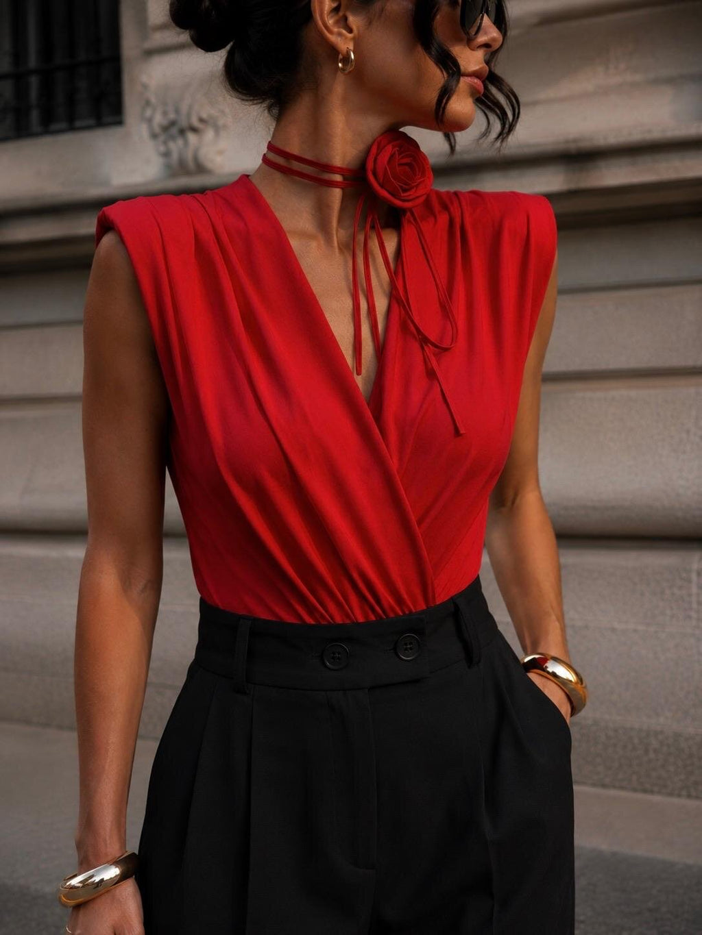 BODY CON ACCESORIO FLORAL